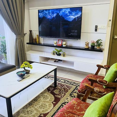 Mines Astetica Lake View Condo Seri Kembangan V1 Exterior foto