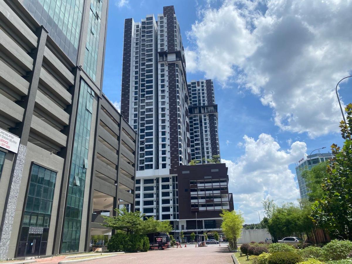 Mines Astetica Lake View Condo Seri Kembangan V1 Exterior foto